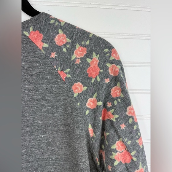 Lularoe women’s Randy gray & floral baseball shirt. 3/4 sleeves. Size Medium - Picture 3 of 5